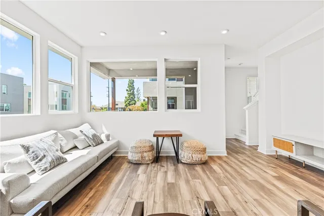 $1,095,000 | 609 South Lyon Street, Santa Ana, CA 92705