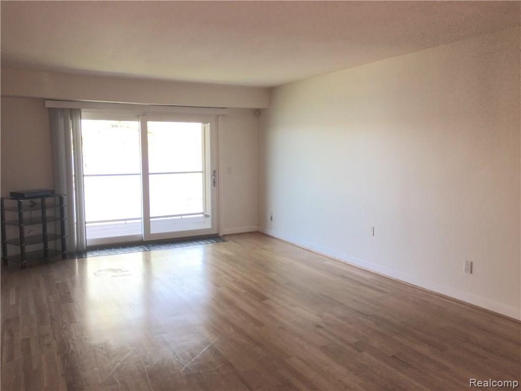 1962 Klingensmith Road, Unit 20B Bloomfield Hills, MI 48302 - Photo 3 of 21