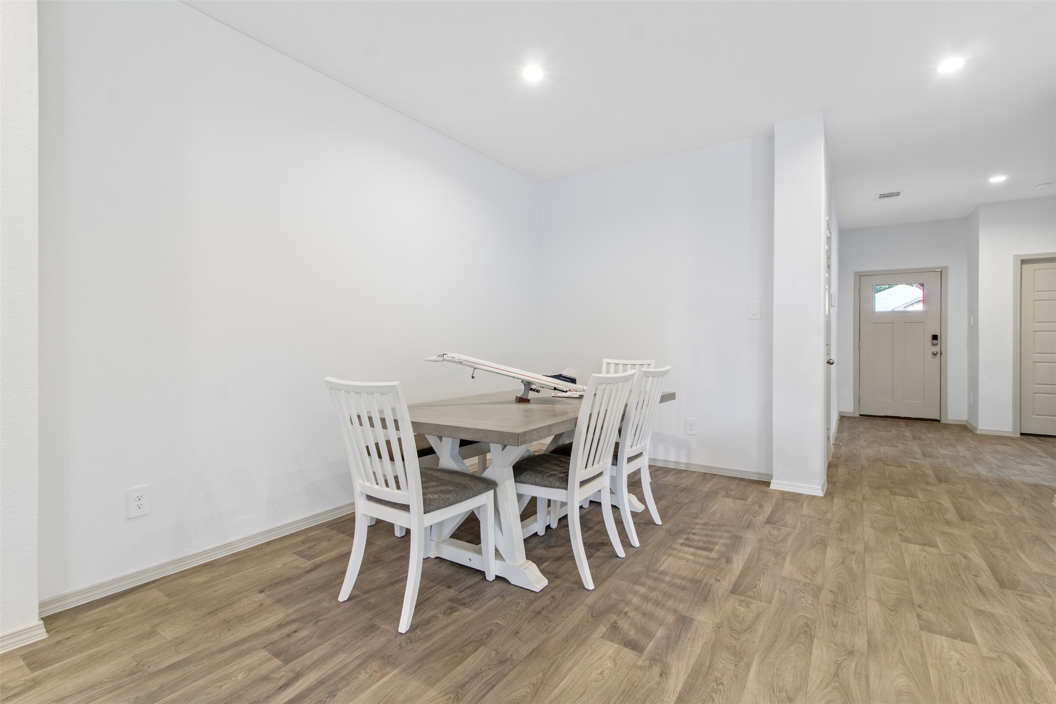 6685 Riplee Street Beaumont, TX 77713 - Photo 8 of 29 Dining Area