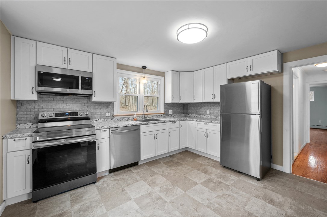 15 Highland Road Glocester, RI 02814 - Photo 3 of 24