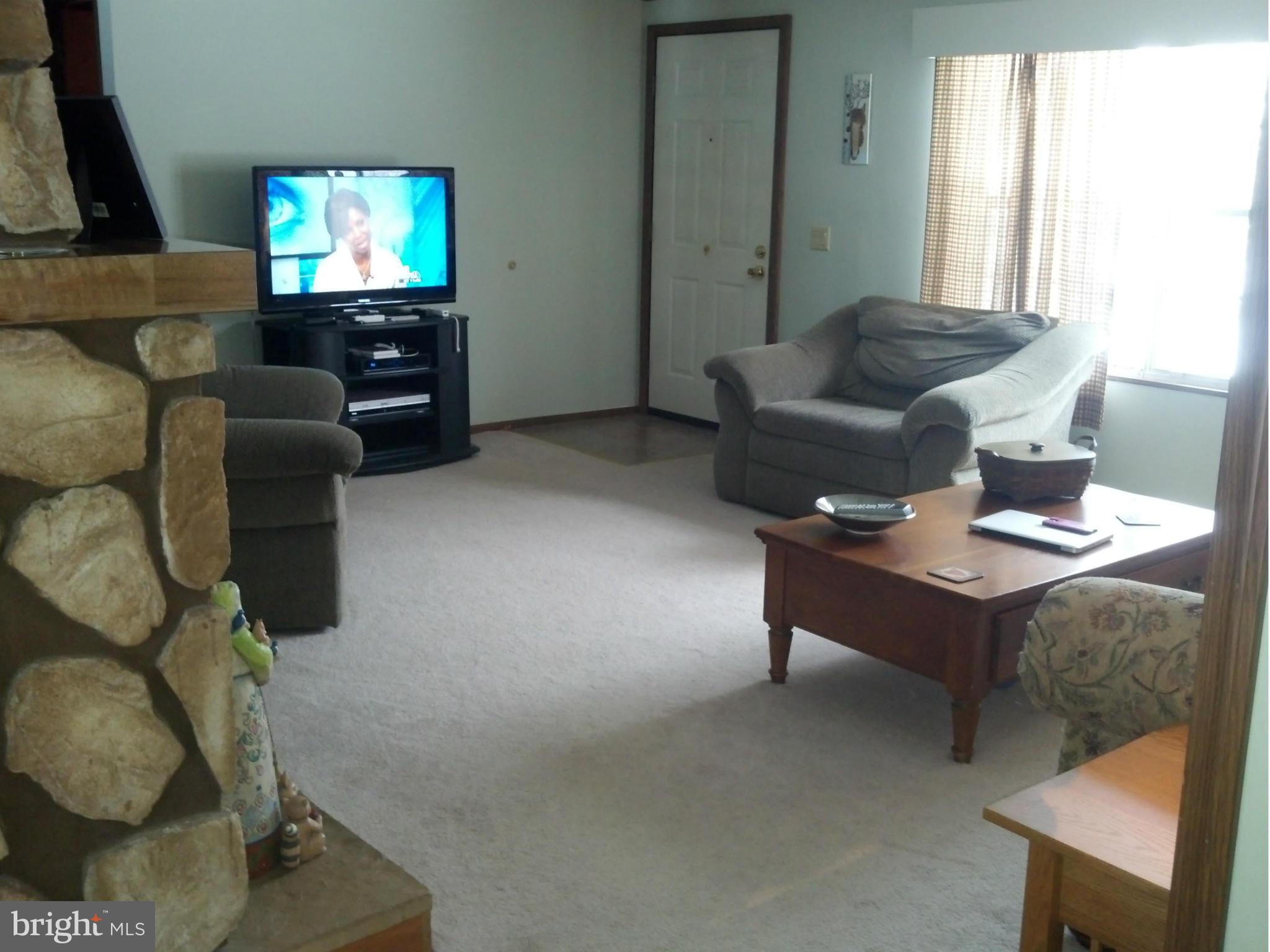 6524 Hickory Ridge Road Spotsylvania, VA 22551 - Photo 19 of 28 Living Room