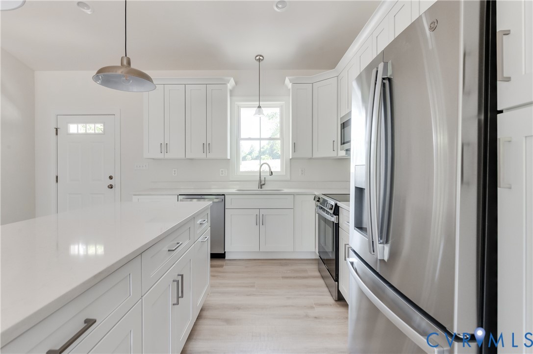 1393 Broad St Road Oilville, VA 23129 - Photo 14 of 39 Kitchen with appliances with stainless steel finis