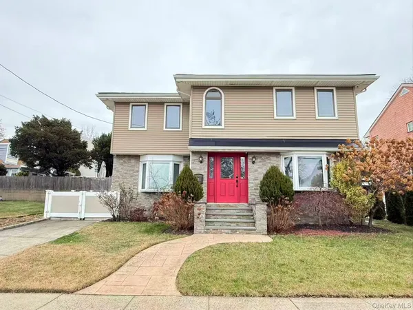 $6,000 | 3 Grant Avenue, Albertson, NY 11507