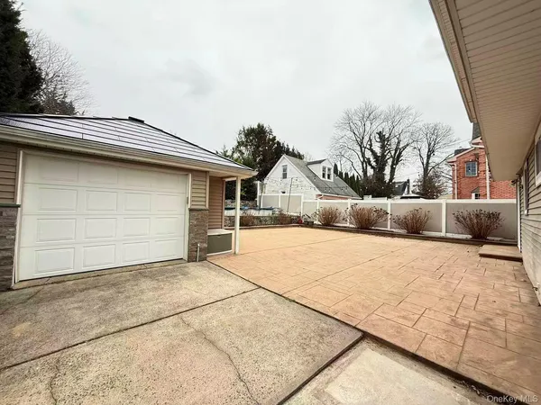 $6,000 | 3 Grant Avenue, Albertson, NY 11507