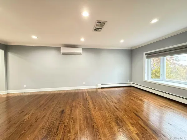 $6,000 | 3 Grant Avenue, Albertson, NY 11507