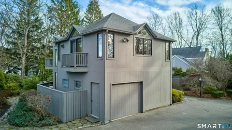 a view of a house with backyard