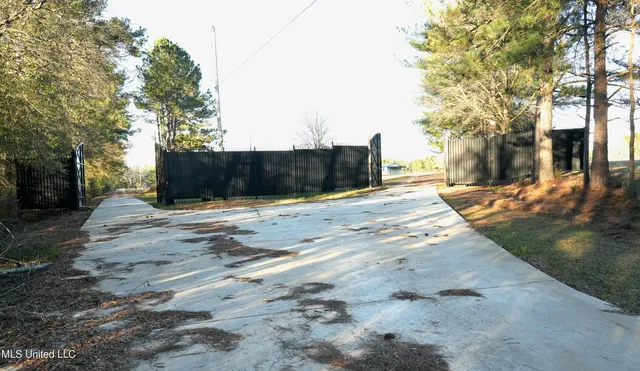 $725,000 | 1082 Double M Summit, Summit, MS 39666