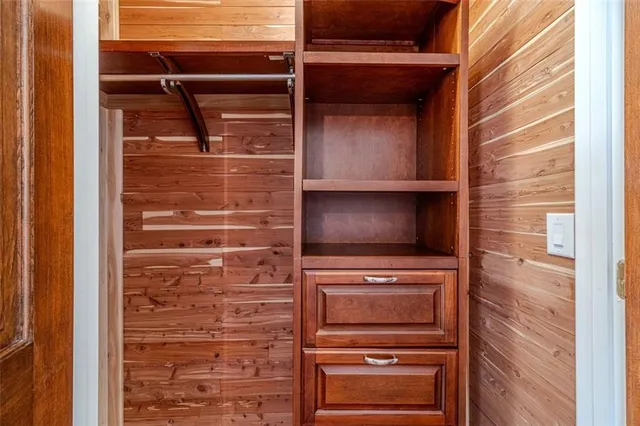 a view of walk in closet