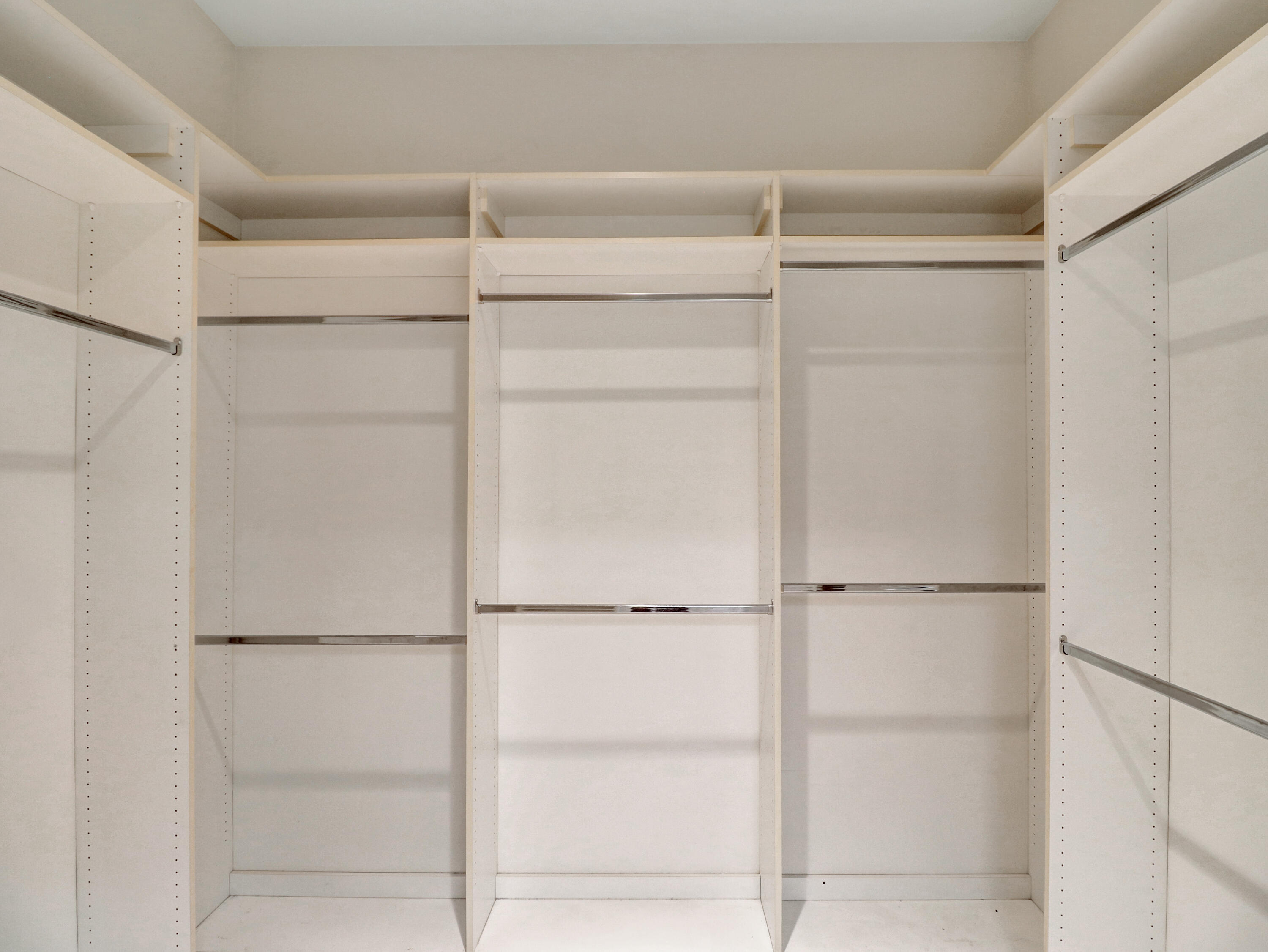 38574 Clear Sky Way Palm Desert, CA 92211 - Photo 22 of 69 a view of an empty walk in closet