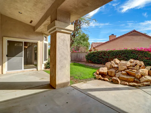 a view of a house with backyard and a garden