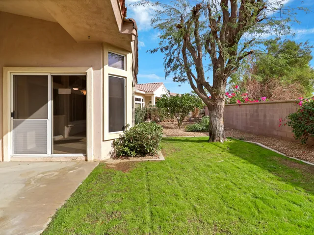 a street sign on the side of a building