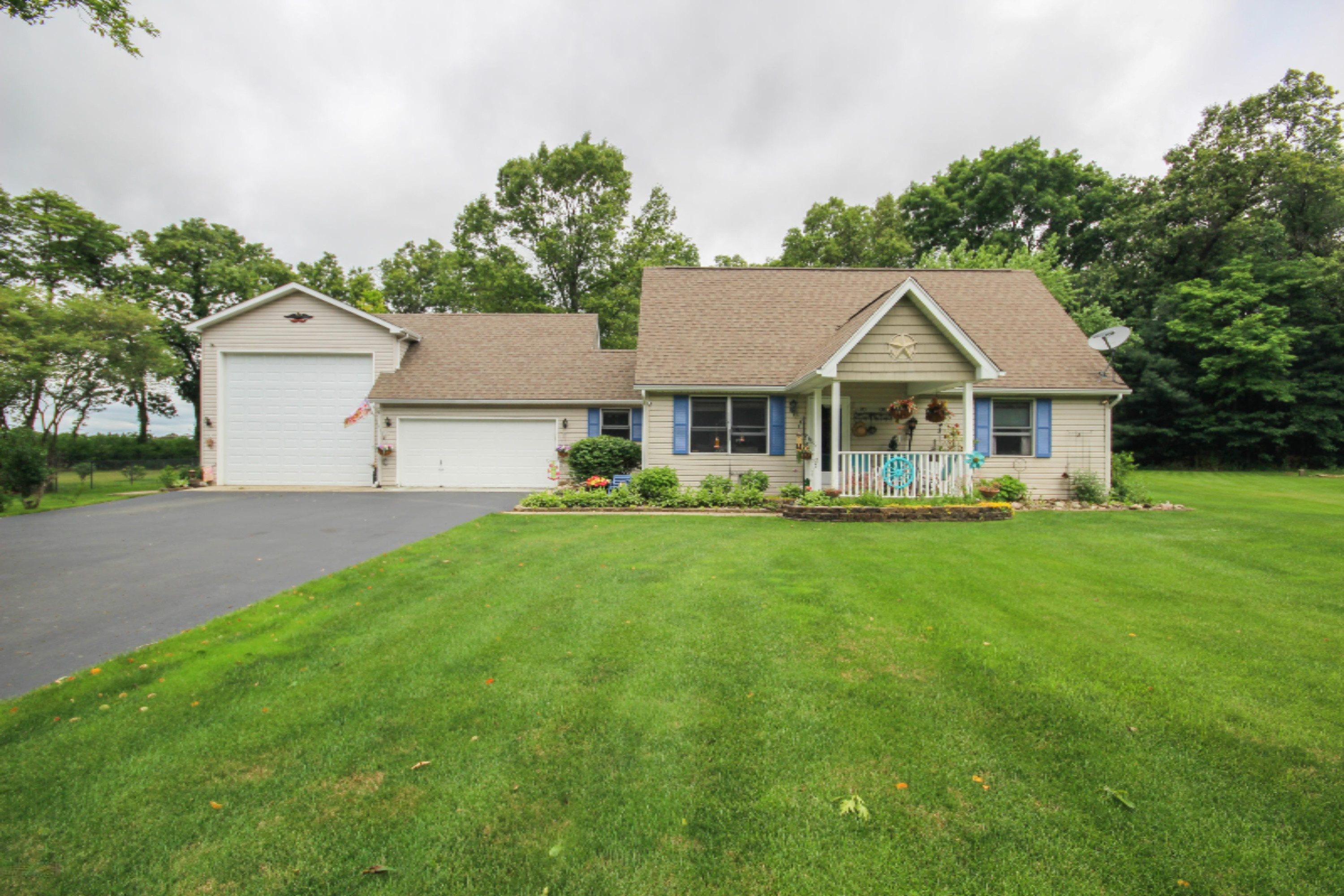 56640 Chippewa Drive Three Rivers, MI 49093 - Photo 1 of 29 IMG_5405