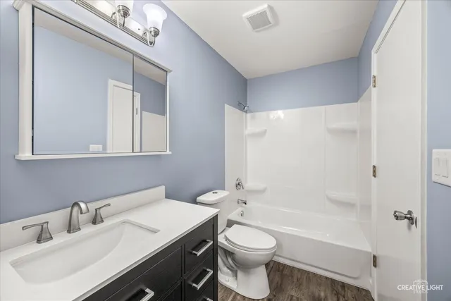 $310,000 | 386 Campus Drive, Elgin, IL 60120