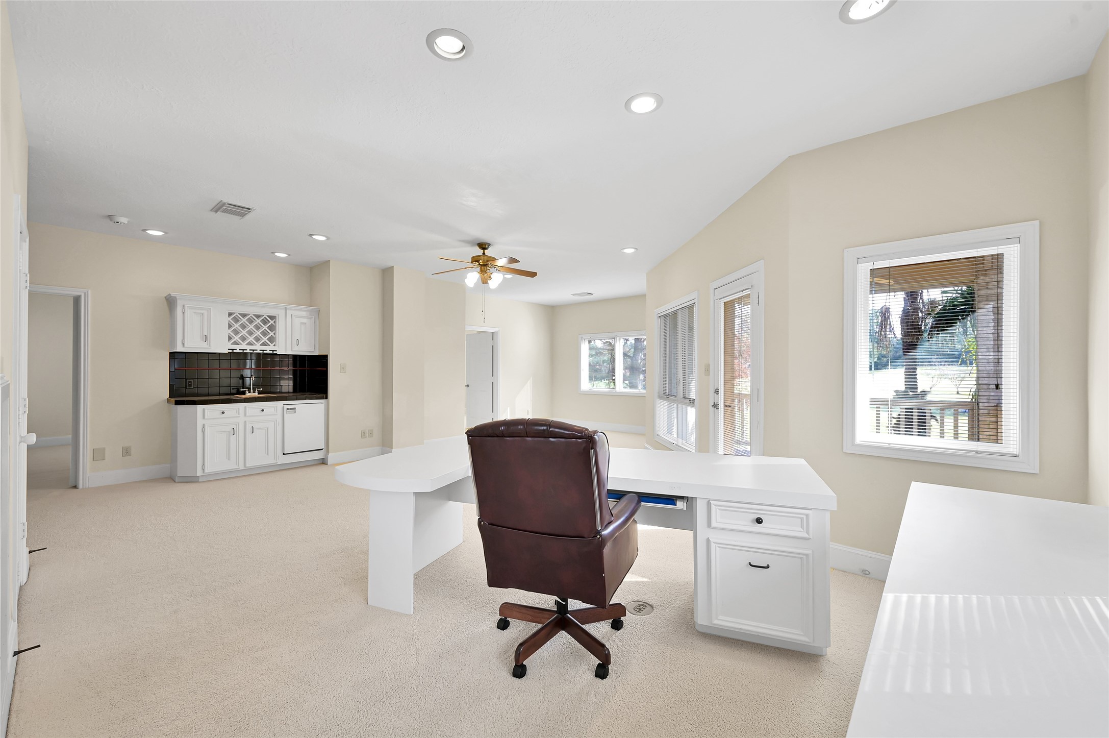 28 Waters Edge Street Conroe, TX 77356 - Photo 15 of 20 a living room with furniture and a large window
