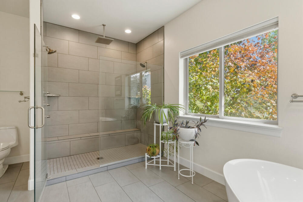 6914 Redstart Road Klamath Falls, OR 97601 - Photo 24 of 55 Multiple Shower Heads