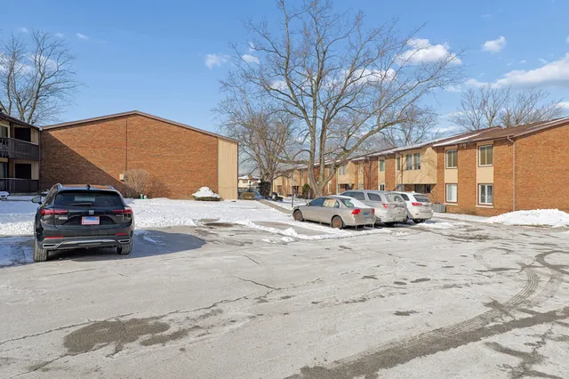 $135,000 | 827 194th Street, Unit 827, Glenwood, IL 60425