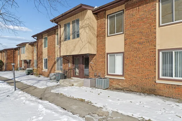 $135,000 | 827 194th Street, Unit 827, Glenwood, IL 60425