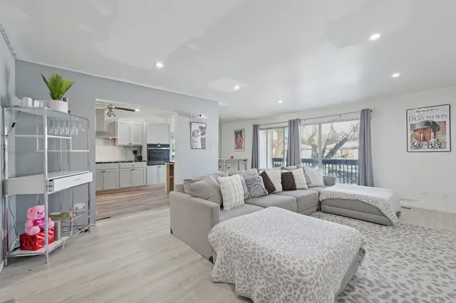 $135,000 | 827 194th Street, Unit 827, Glenwood, IL 60425