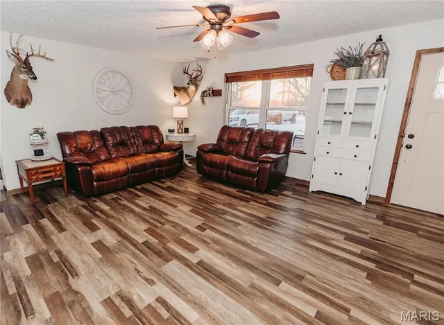 $295,000 | 14574 Colorado Road, Dixon, MO 65459