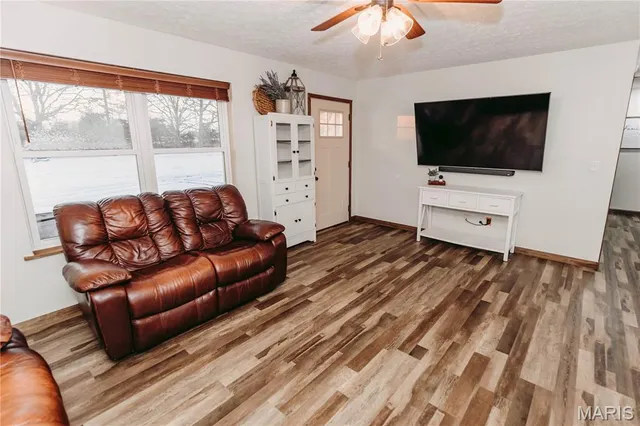 $295,000 | 14574 Colorado Road, Dixon, MO 65459