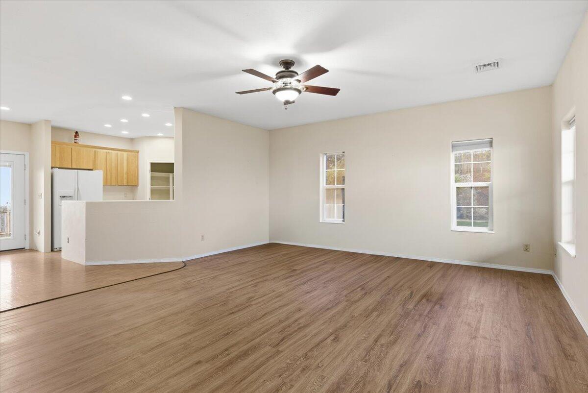 176 Nehalem Loop Roseburg, OR 97471 - Photo 5 of 42 05-CI_0123