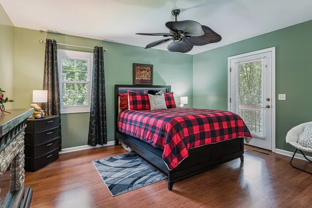 a view of a yard in front of house