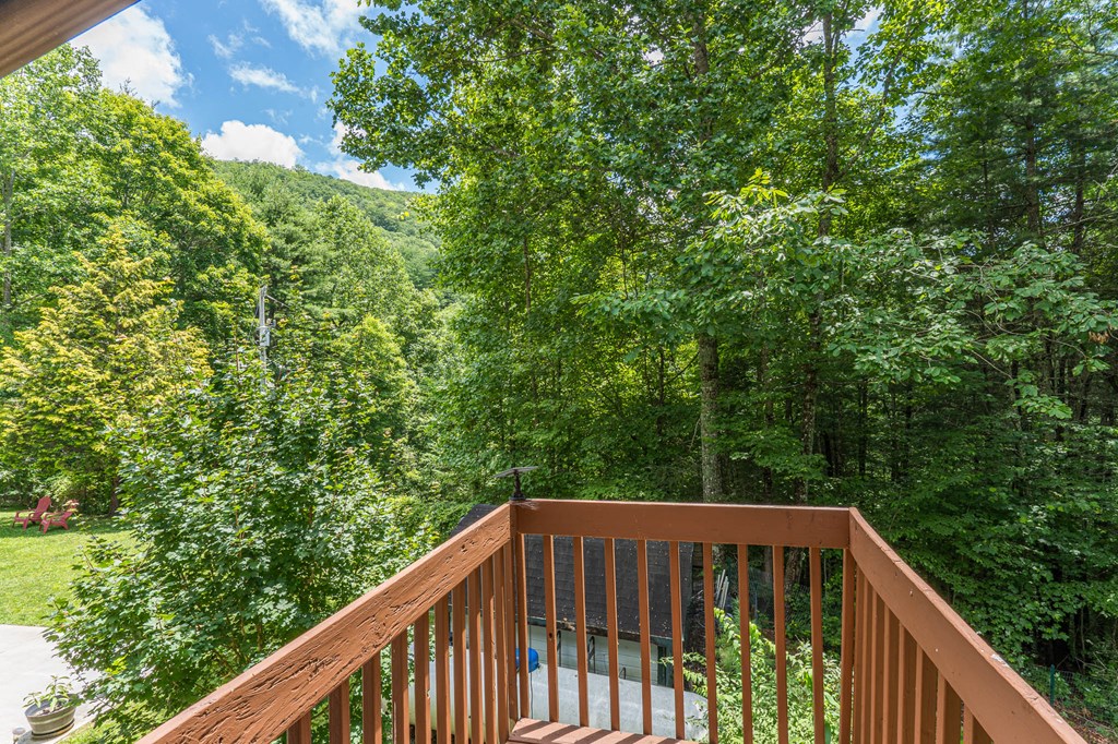 140 Kathryn Circle Murphy, NC 28906 - Photo 39 of 55 a view of balcony and yard