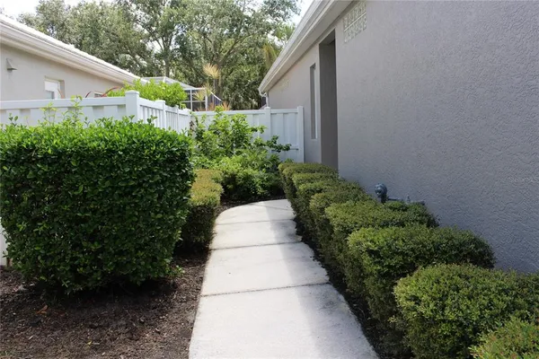 $2,500 | 5019 88th Street East, Unit F18, Bradenton, FL 34211