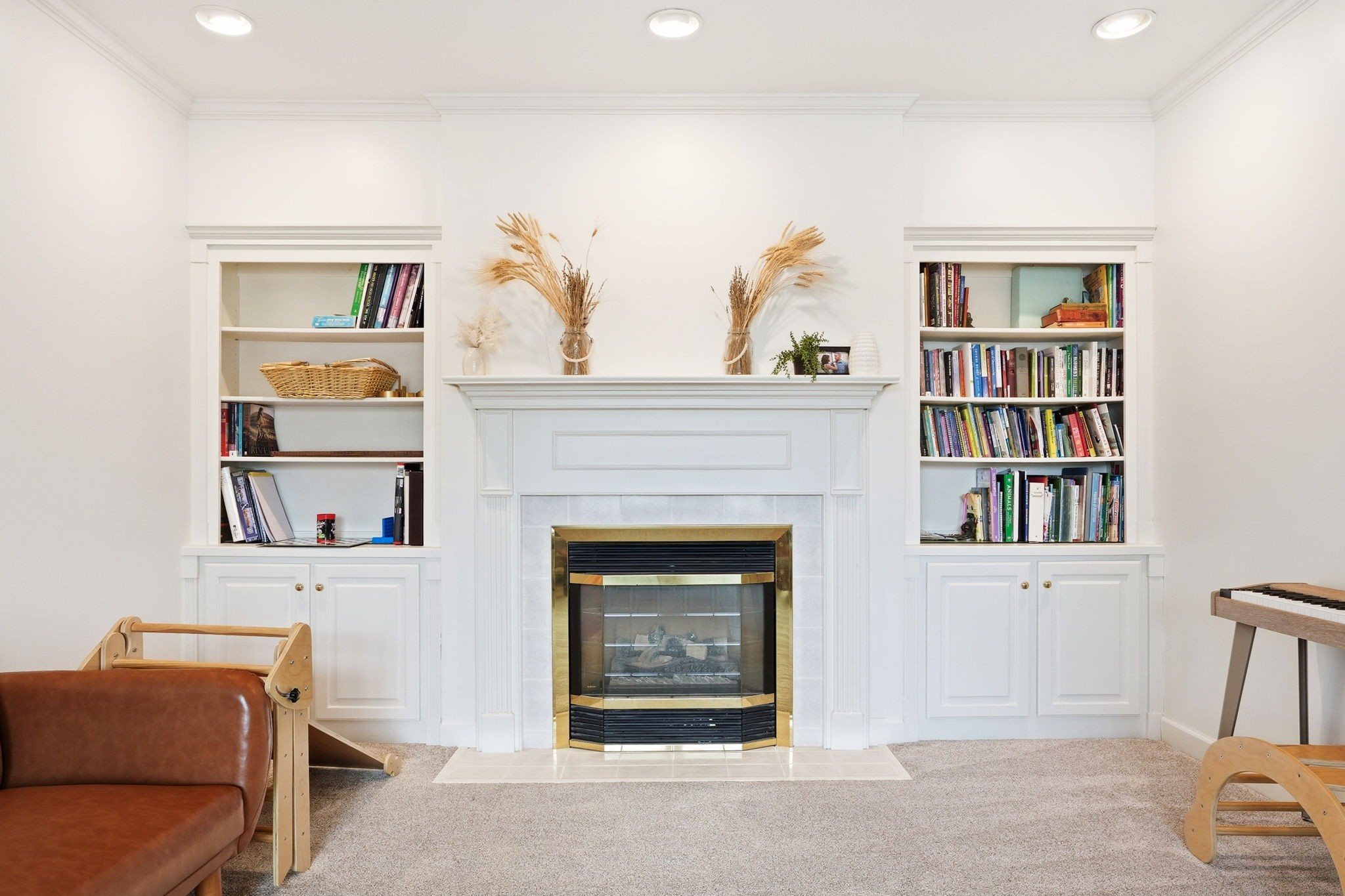 218 Spring Valley Road Hendersonville, TN 37075 - Photo 13 of 60 a living room with furniture and a fireplace