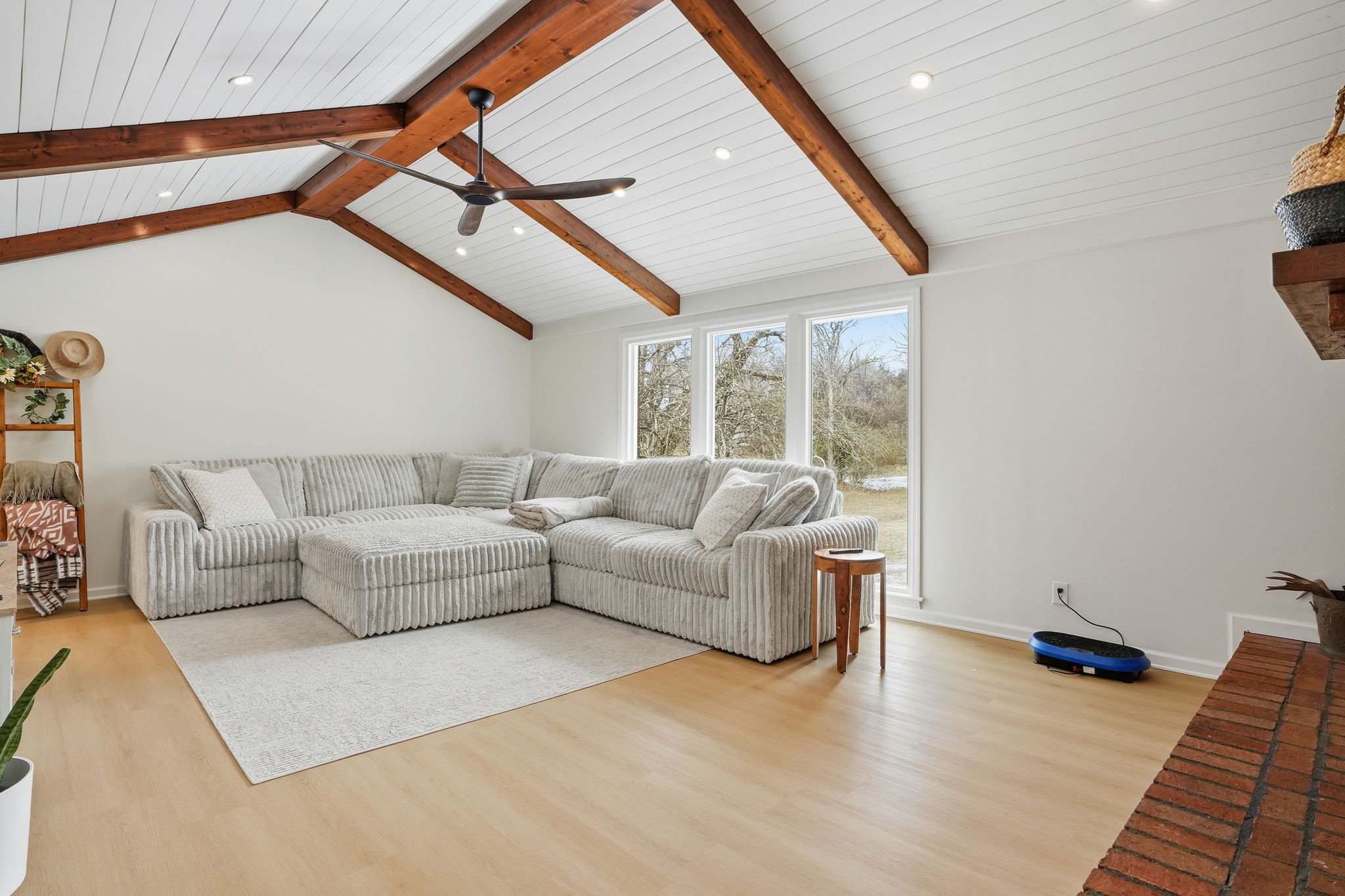 218 Spring Valley Road Hendersonville, TN 37075 - Photo 22 of 60 a living room with furniture and a floor to ceiling window