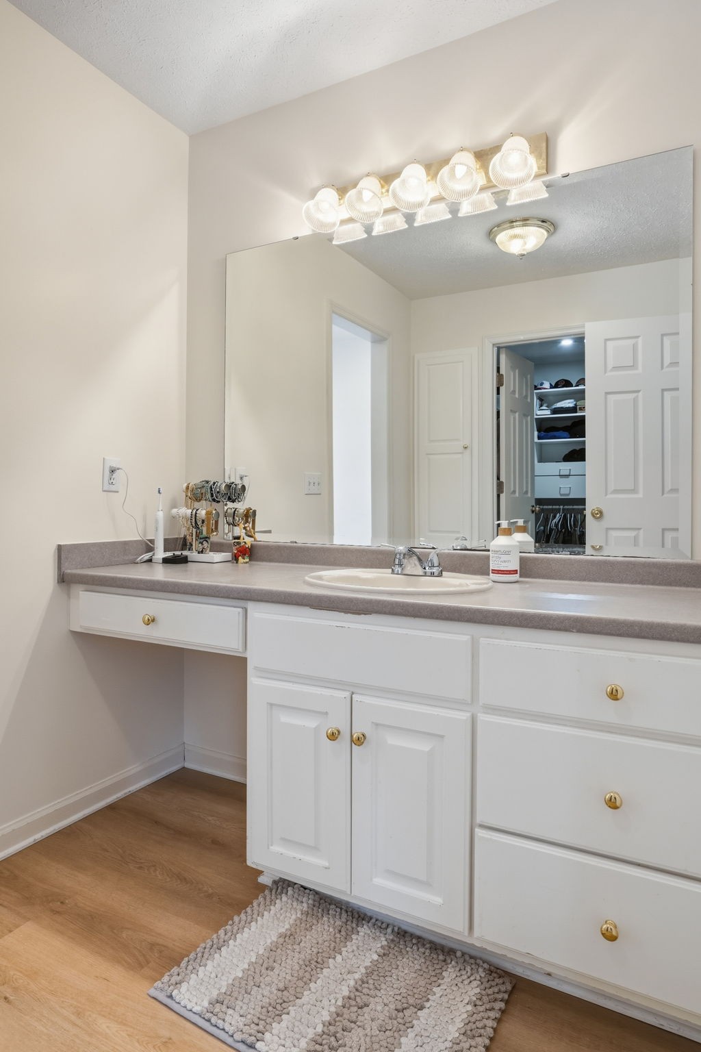 218 Spring Valley Road Hendersonville, TN 37075 - Photo 41 of 60 a bathroom with a sink and a mirror