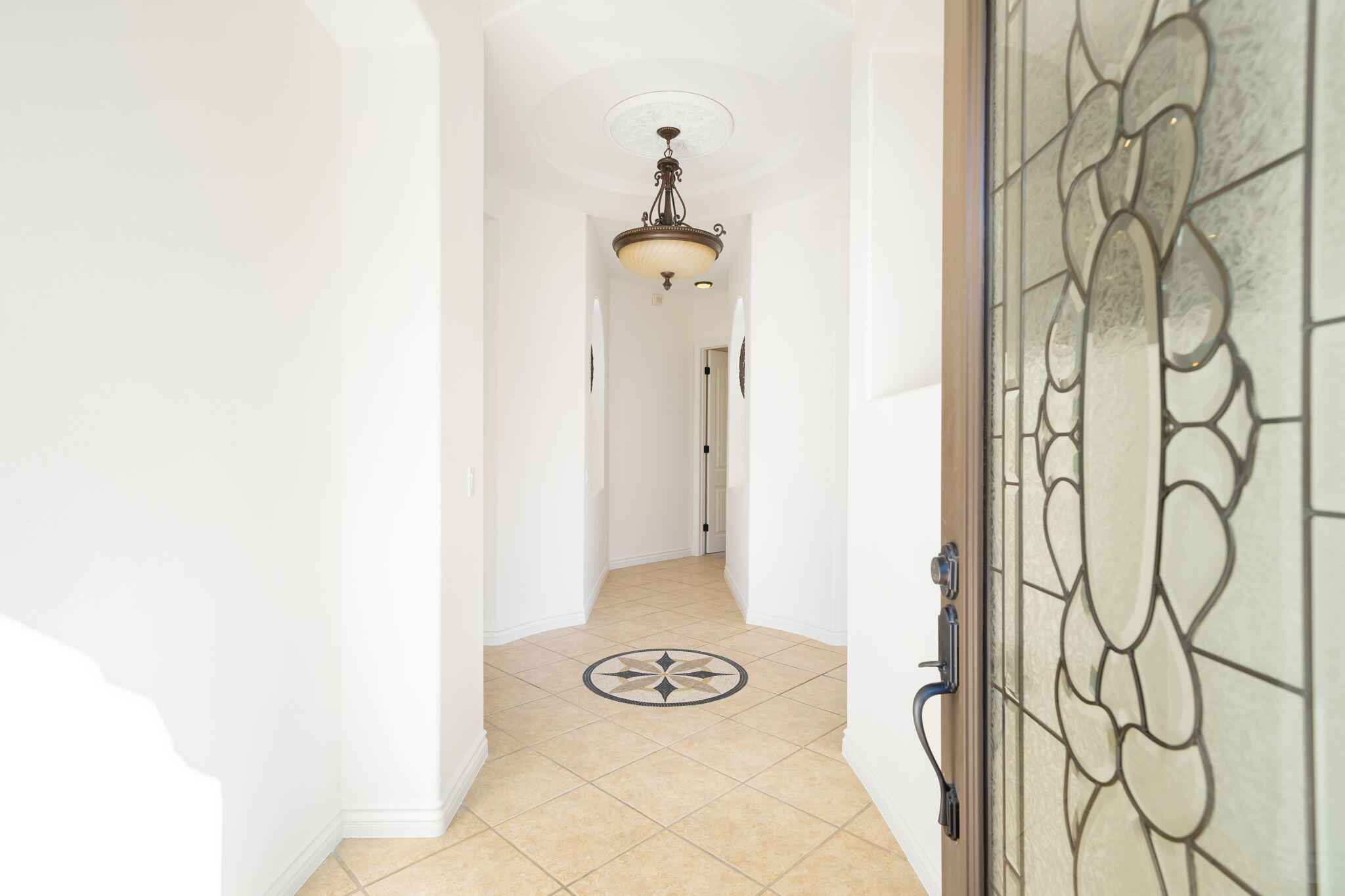 27 Racquet Club Drive South Rancho Mirage, CA 92270 - Photo 11 of 44 a view of entryway with elevator