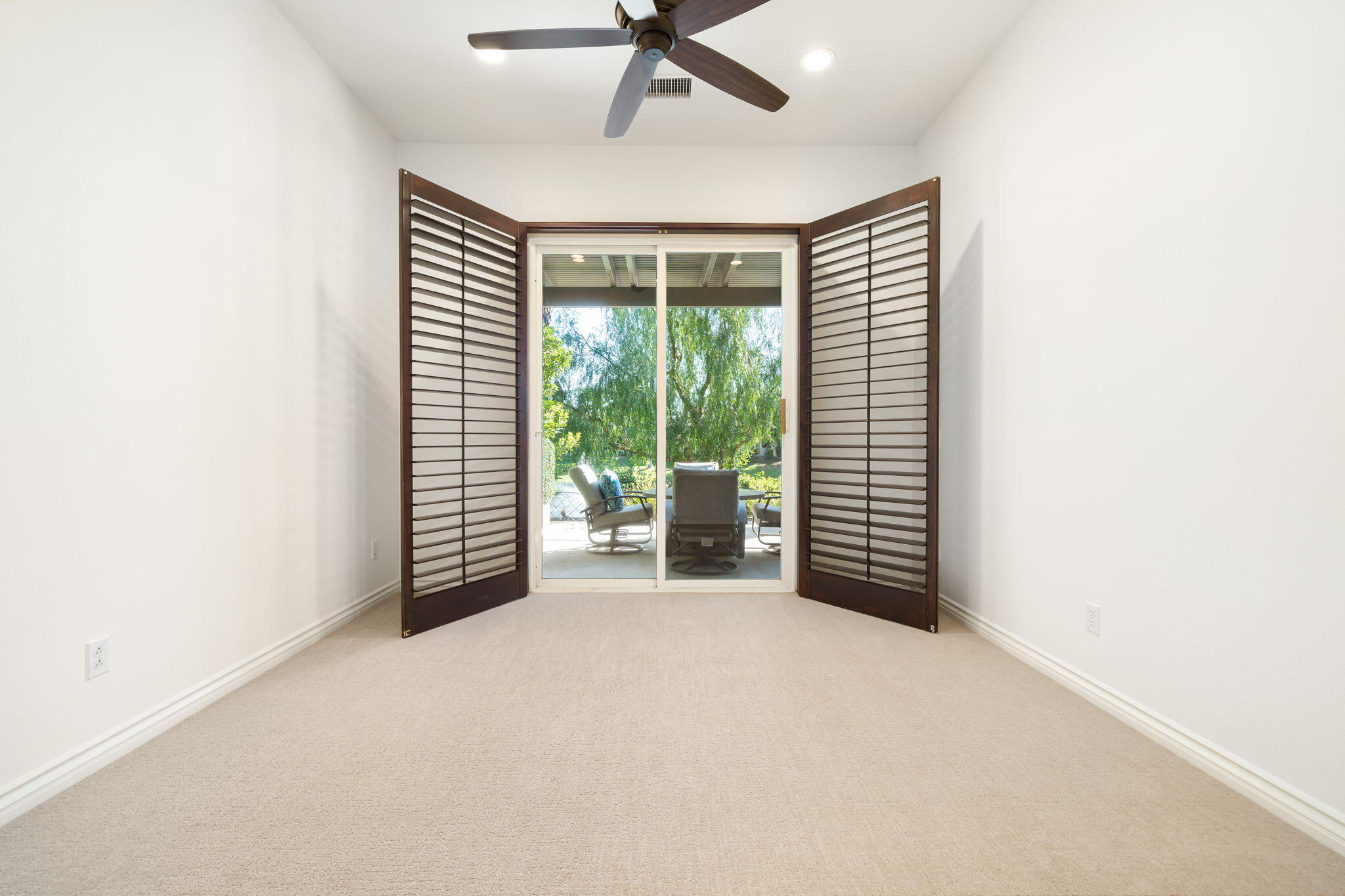 27 Racquet Club Drive South Rancho Mirage, CA 92270 - Photo 33 of 44 a view of an empty room with a window