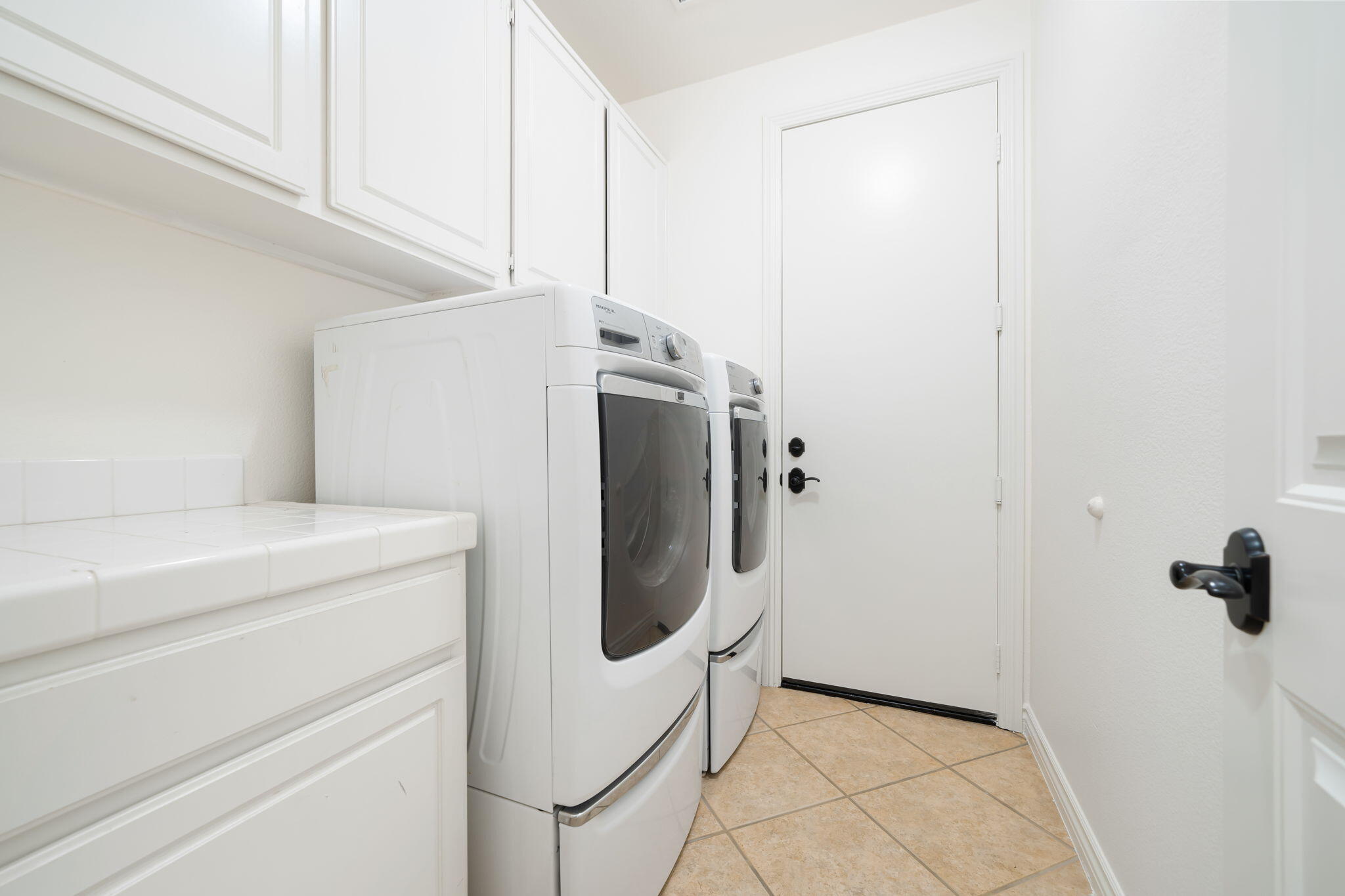 27 Racquet Club Drive South Rancho Mirage, CA 92270 - Photo 43 of 44 a utility room with dryer and washer