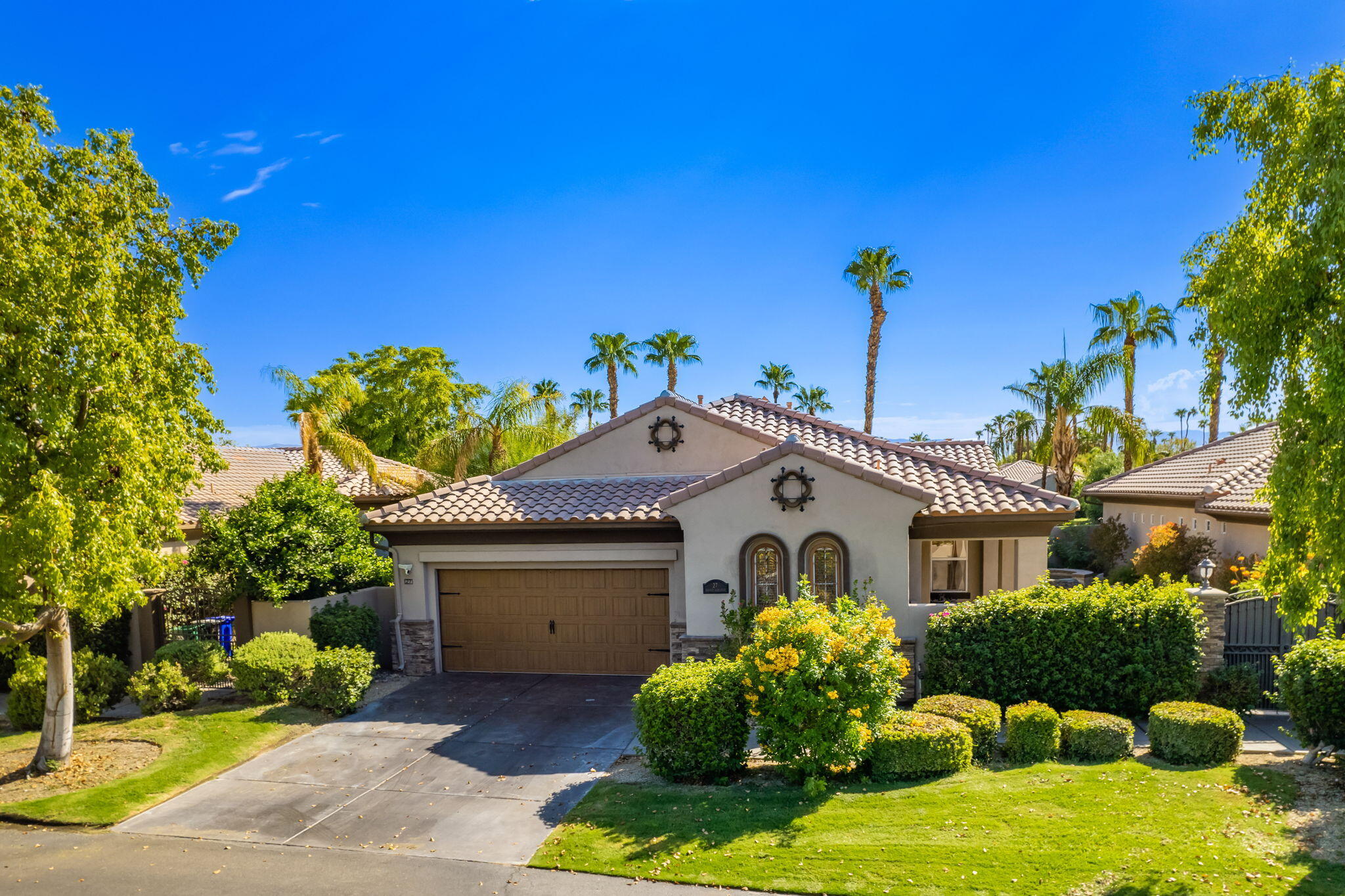 27 Racquet Club Drive South Rancho Mirage, CA 92270 - Photo 6 of 44 a front view of a house with a yard