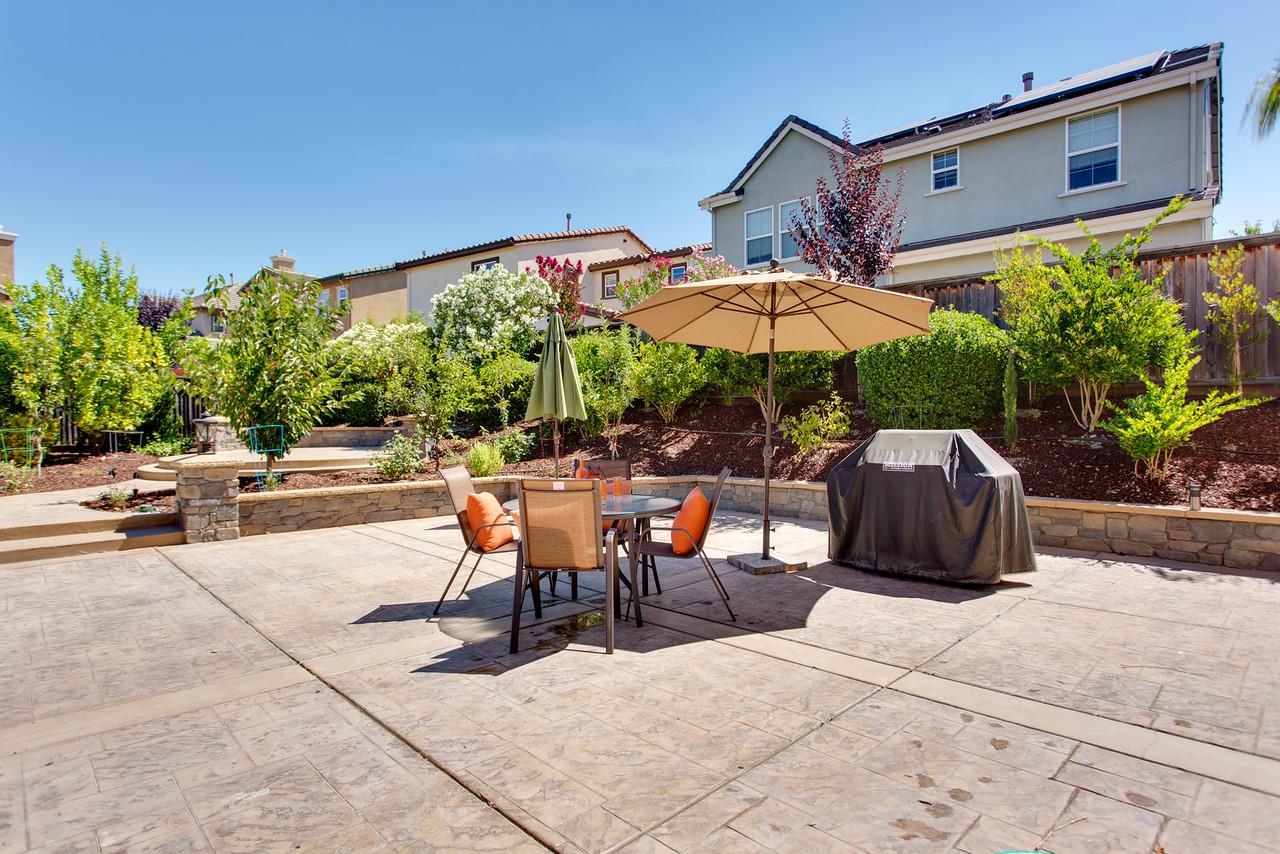 1615 Farringdon Way San Ramon, CA 94582 - Photo 14 of 18 a view of a patio with table and chairs under an umbrella