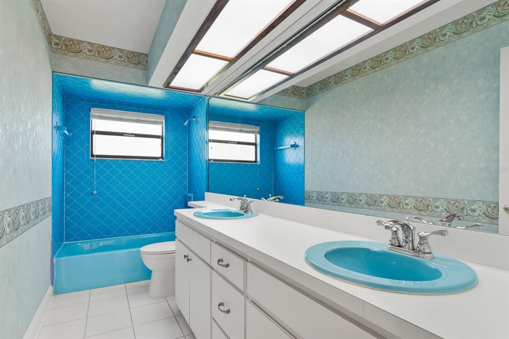 10206 Lakeview Drive New Port Richey, FL 34654 - Photo 31 of 53 a bathroom with a sink a bathtub and a mirror