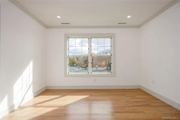 $7,400 | 1 Victoria Lane, Yonkers, NY 10701