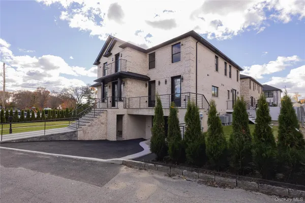 $7,400 | 1 Victoria Lane, Yonkers, NY 10701