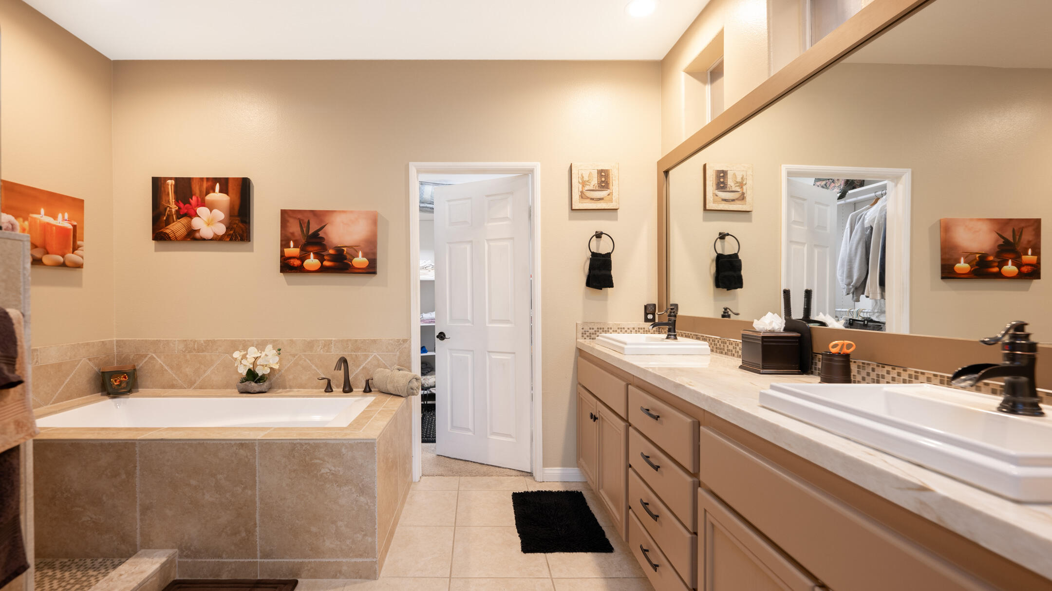 80290 Pebble Beach Drive Indio, CA 92201 - Photo 18 of 44 a bathroom with a tub sink and mirror