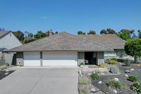 a view of a house with backyard and porch