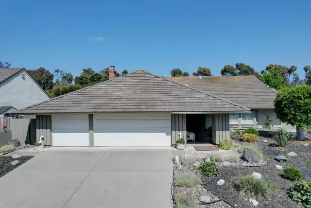 a view of a house with backyard and porch