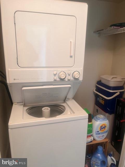 11710 Old Georgetown Road, Unit 602 North Bethesda, MD 20852 - Photo 19 of 22 a utility room with dryer and washer