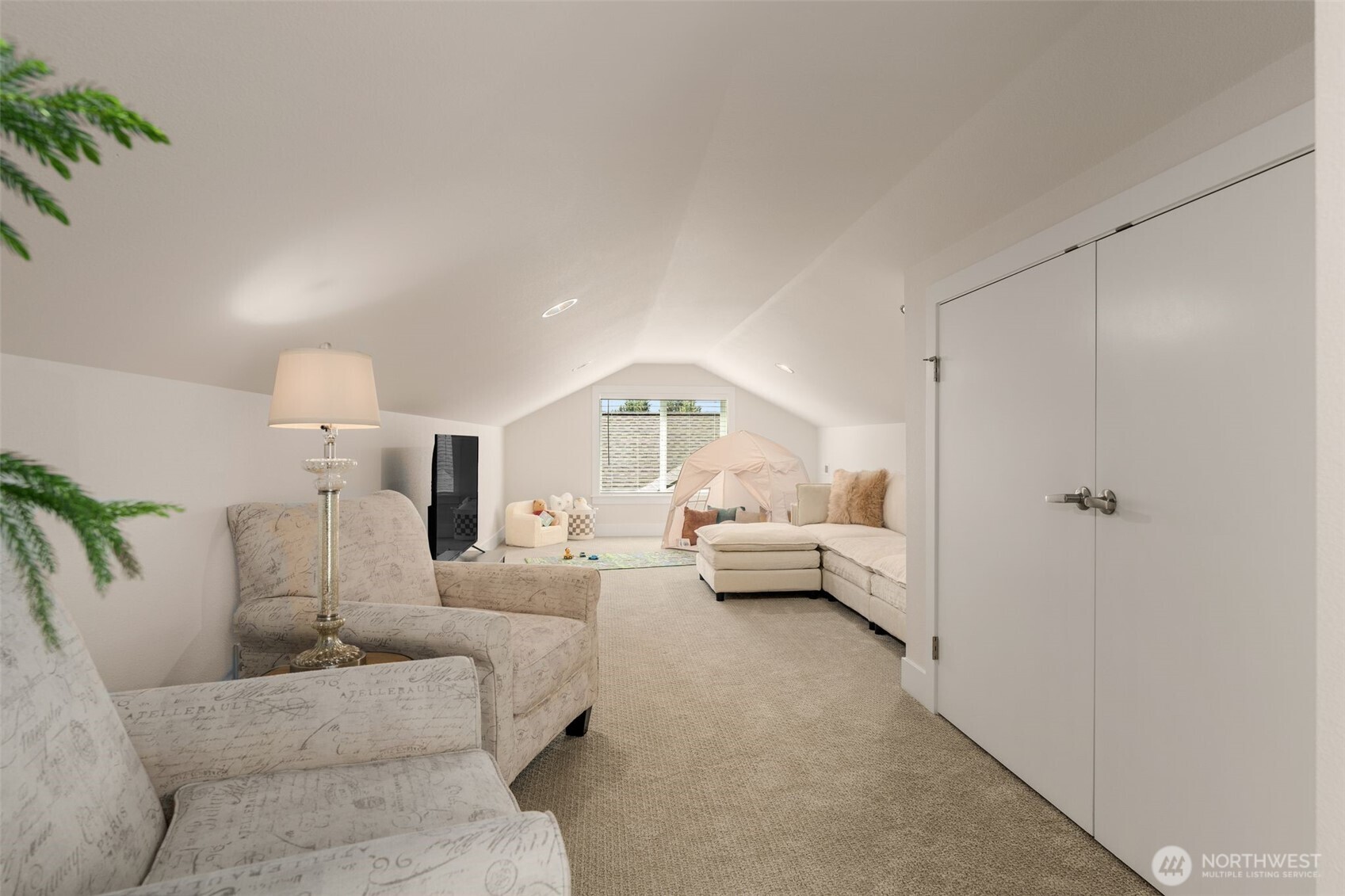 842 Chelan Place Northeast Renton, WA 98059 - Photo 24 of 28