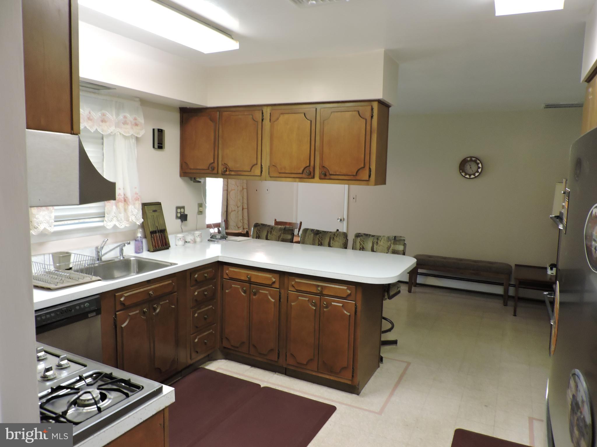 7209 Kempton Road Lanham, MD 20706 - Photo 18 of 35 Kitchen
