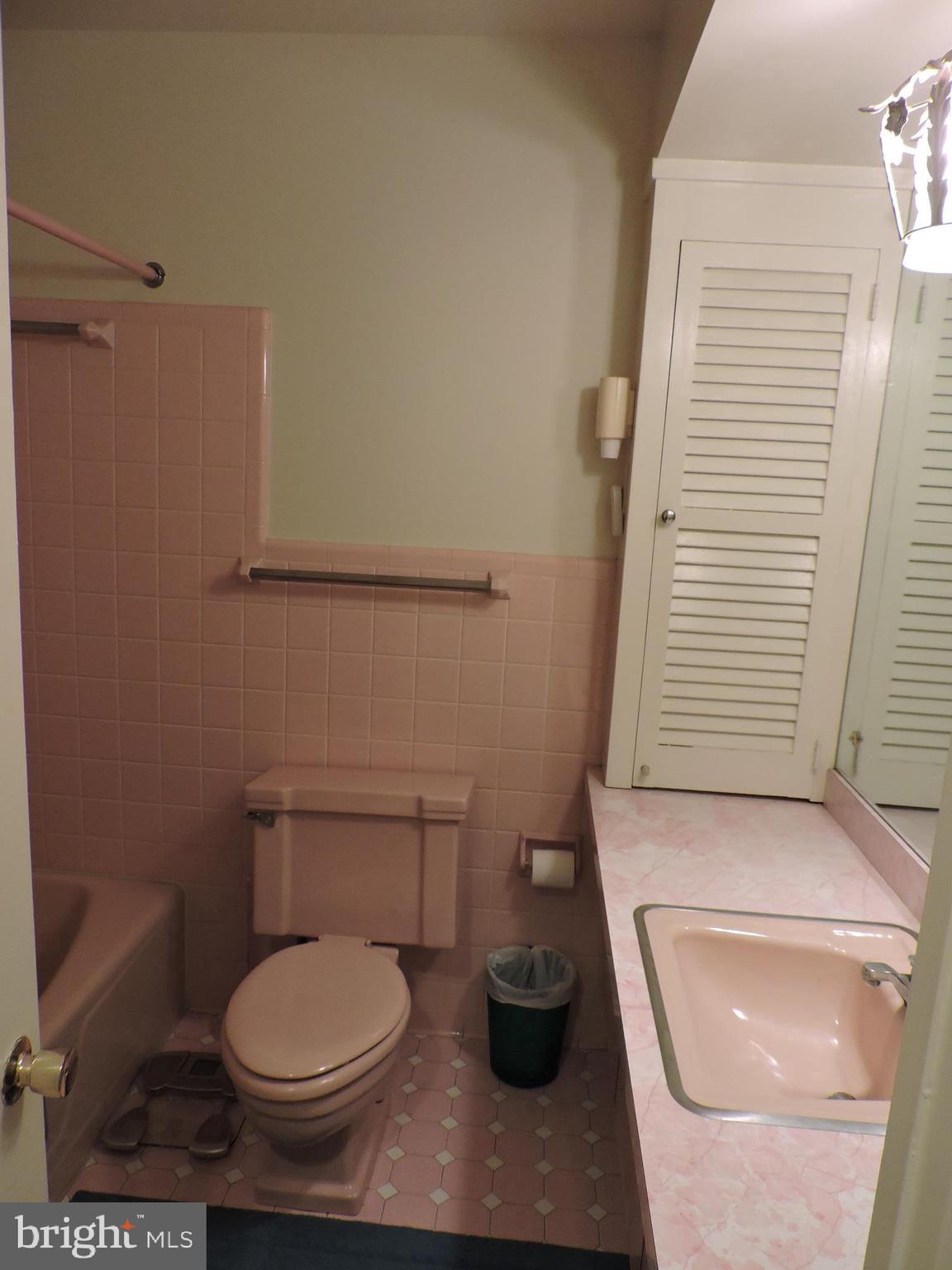7209 Kempton Road Lanham, MD 20706 - Photo 22 of 35 hall full bath