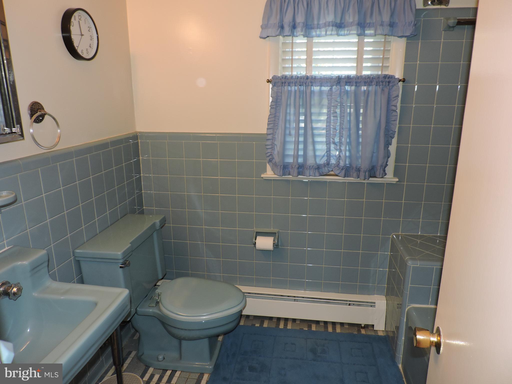 7209 Kempton Road Lanham, MD 20706 - Photo 35 of 35 upstairs full bath