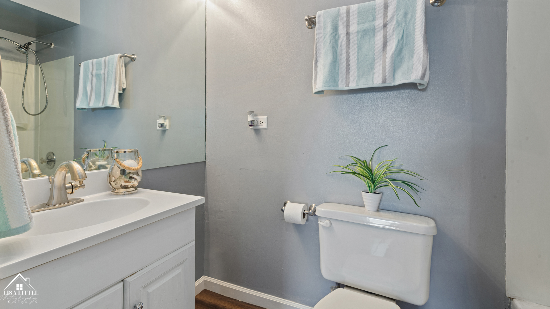 470 Degas Circle Bolingbrook, IL 60440 - Photo 14 of 22 a bathroom with a toilet a sink and mirror