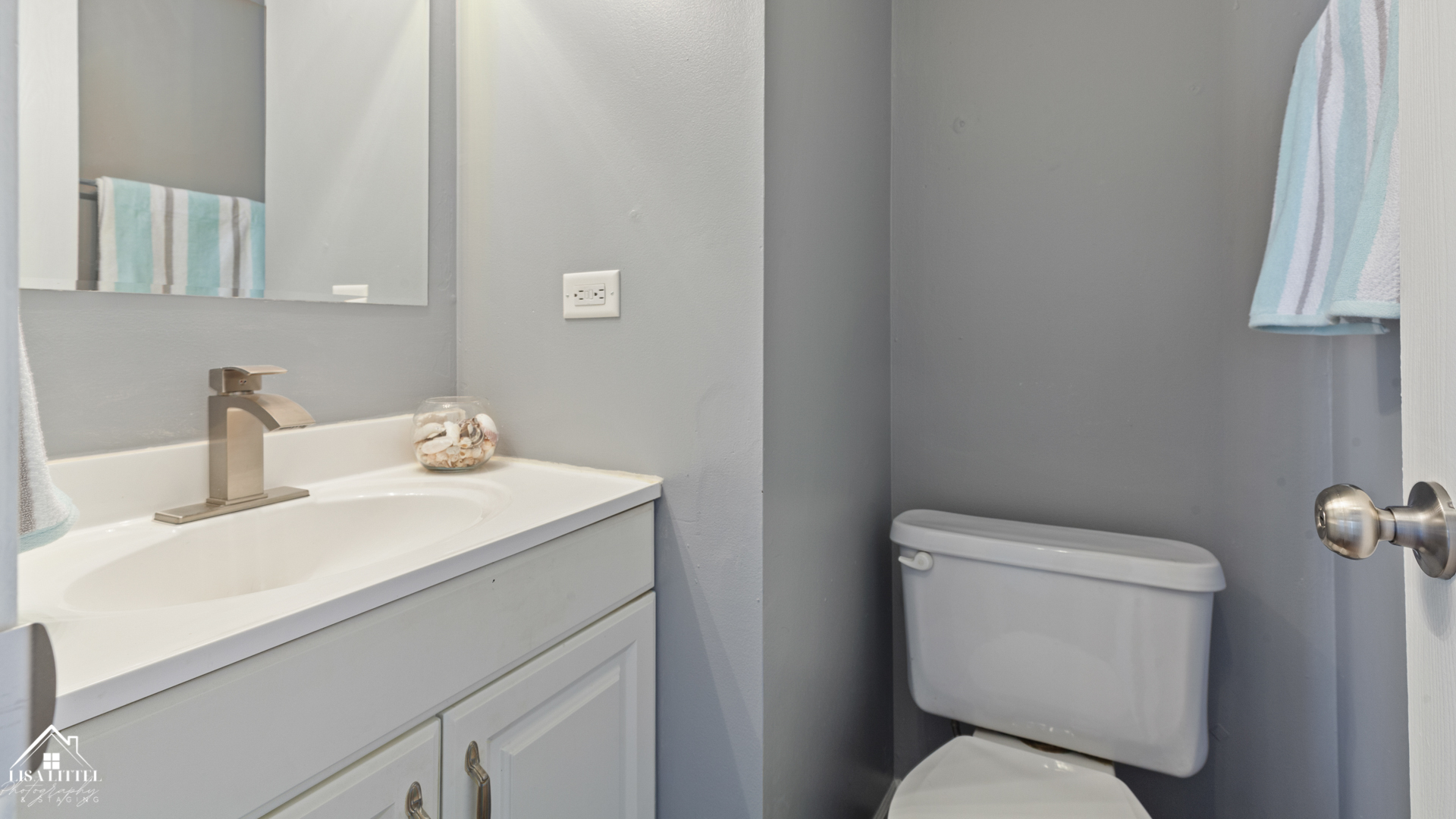 470 Degas Circle Bolingbrook, IL 60440 - Photo 15 of 22 a bathroom with a toilet sink and mirror