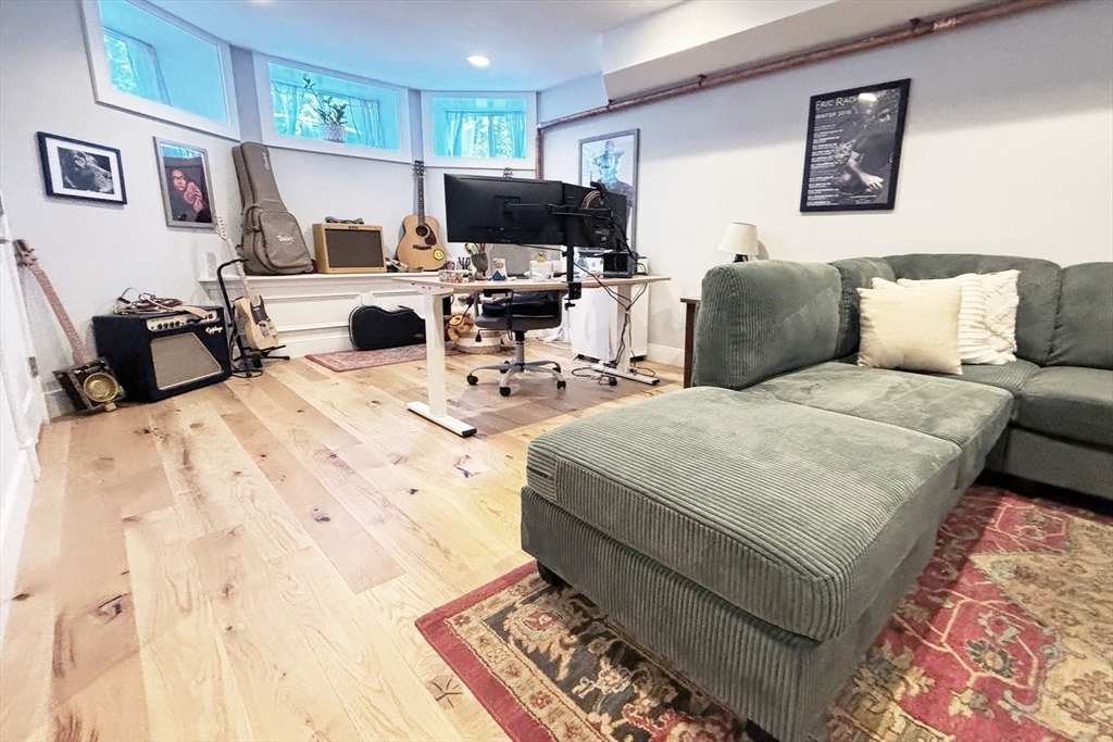 335 Maverick Street, Unit 1 Boston, MA 02128 - Photo 14 of 17